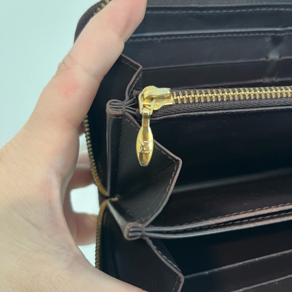 Louis Vuitton Amarante Vernis International Wallet - Picture 5 of 6